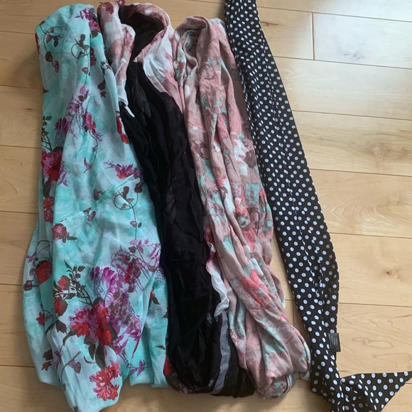 Four scarf bundle - Picture 2 of 6